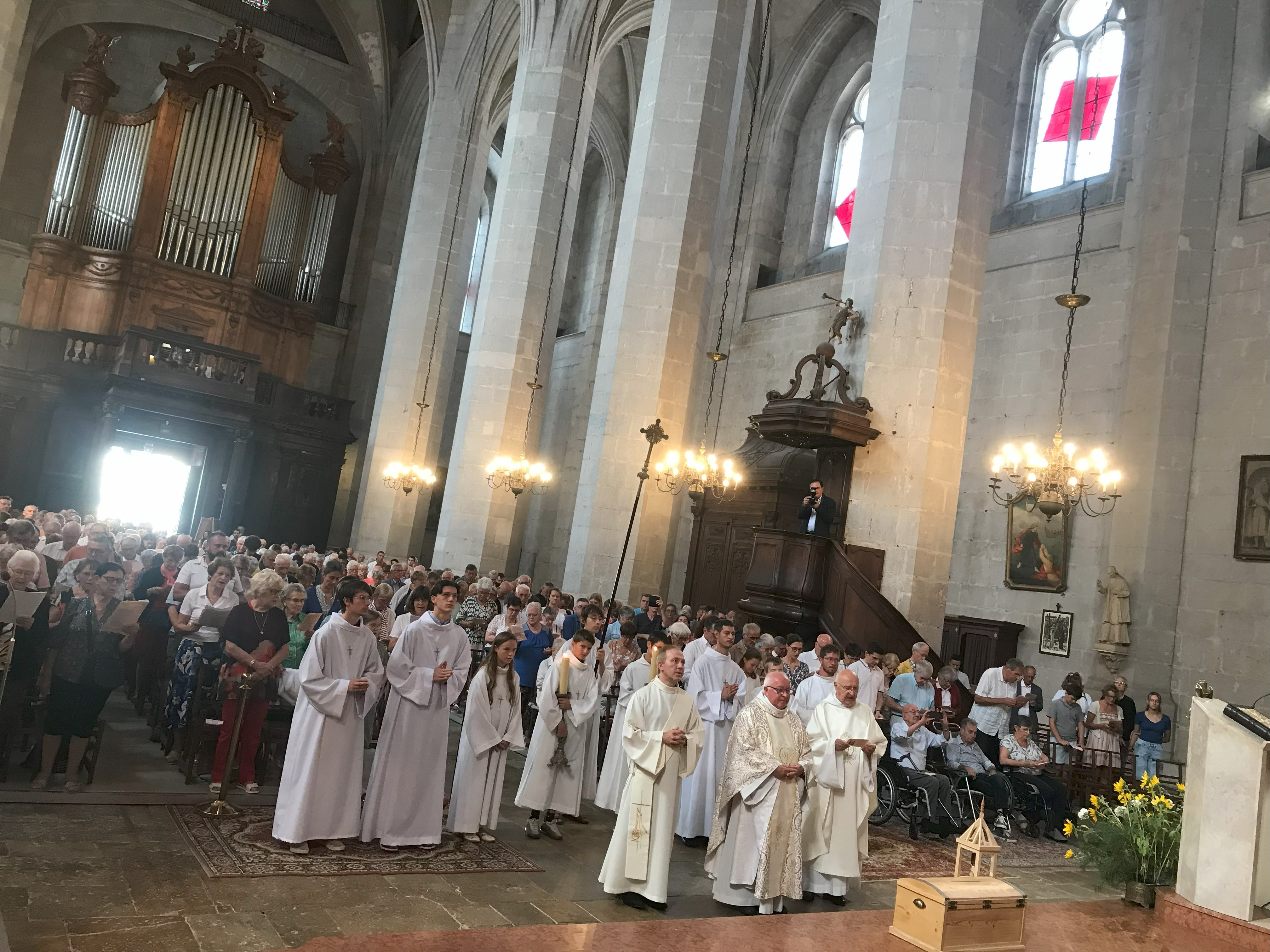 Messe d'aurevoir de Père Pierre GIROD